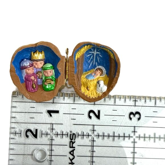 1991 Hallmark Nutshell Nativity Ornament Wise Men & Baby Jesus MIB Vintage - Picture 8 of 10